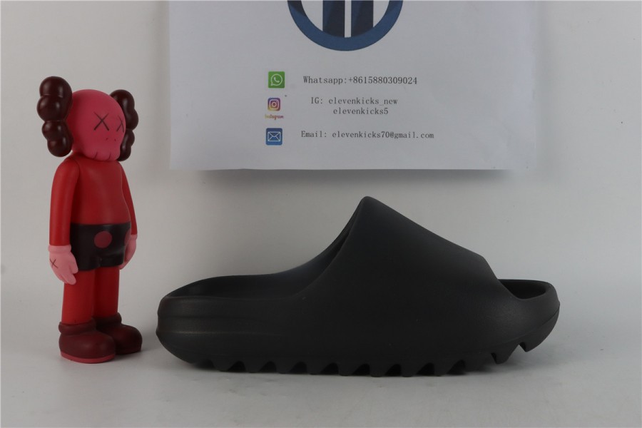 The adidas Yeezy Slide Gets A “Onyx” HQ6448