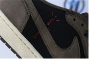 Jordan 1 Retro Low Travis Scott