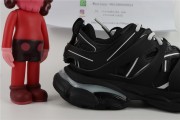 1 x	Balenciag Track Black and White with LED
