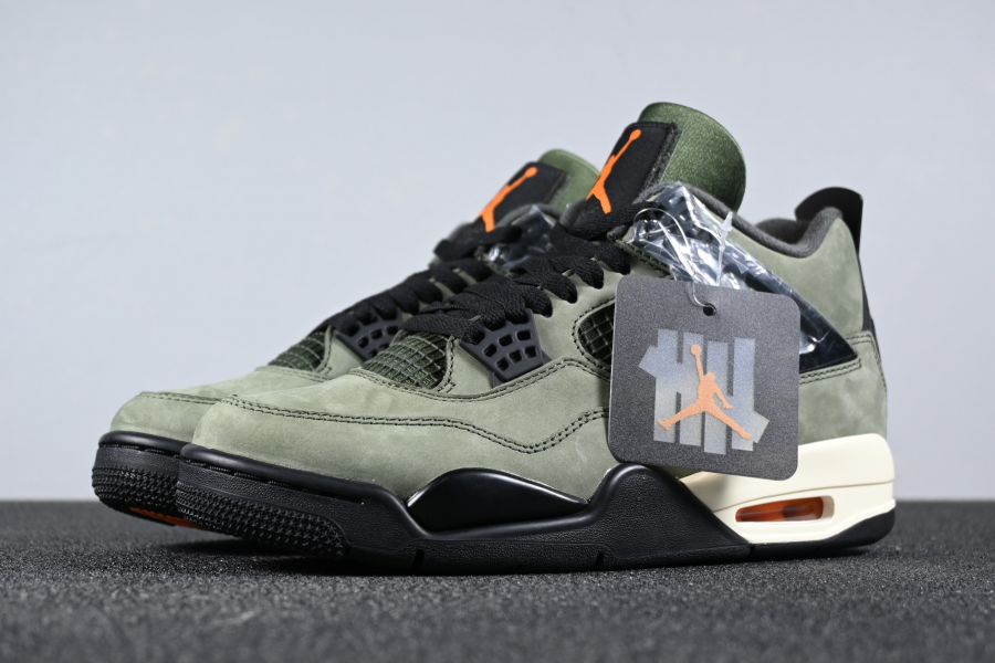 Jordan 4 Retro invaincu Homme