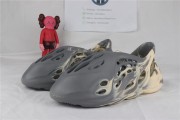 Adidas Yeezy Foam RNNR MXT “Moon Gray”