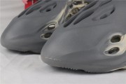 Adidas Yeezy Foam RNNR MXT “Moon Gray”
