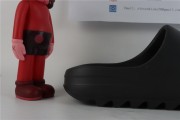 The adidas Yeezy Slide Gets A “Onyx” HQ6448