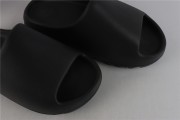 The adidas Yeezy Slide Gets A “Onyx” HQ6448