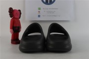 The adidas Yeezy Slide Gets A “Onyx” HQ6448