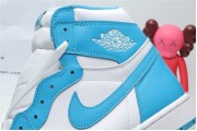 Air Jordan 1 Retro UNC