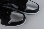 Jordan 1 Low SE Black Metallic Silver
