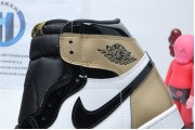 Air Jordan 1 Retro High gold toe