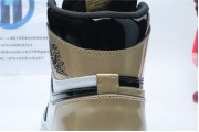 Air Jordan 1 Retro High gold toe