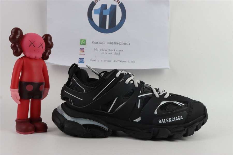 1 x	Balenciag Track Black and White with LED