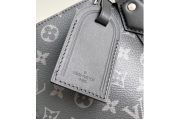 LV Bag *44x33x18