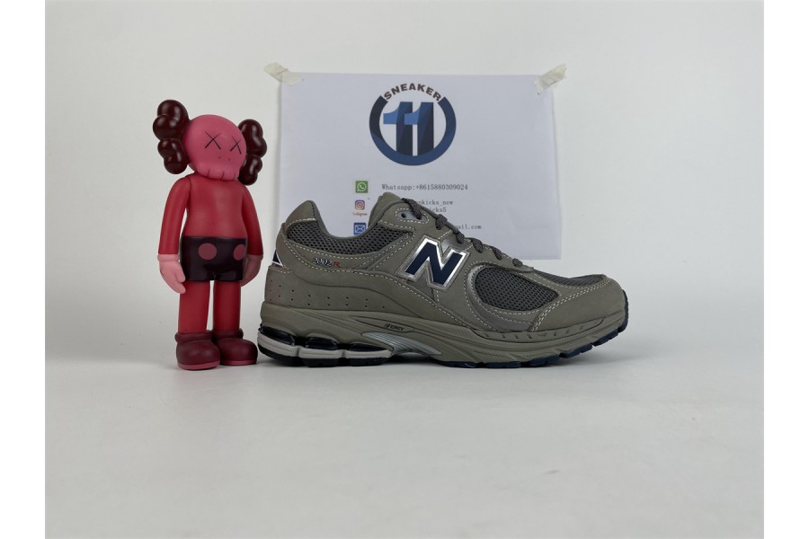 New Balance M2002 Grey