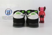 Nike SB Dunk Low Staple Panda Pigeon