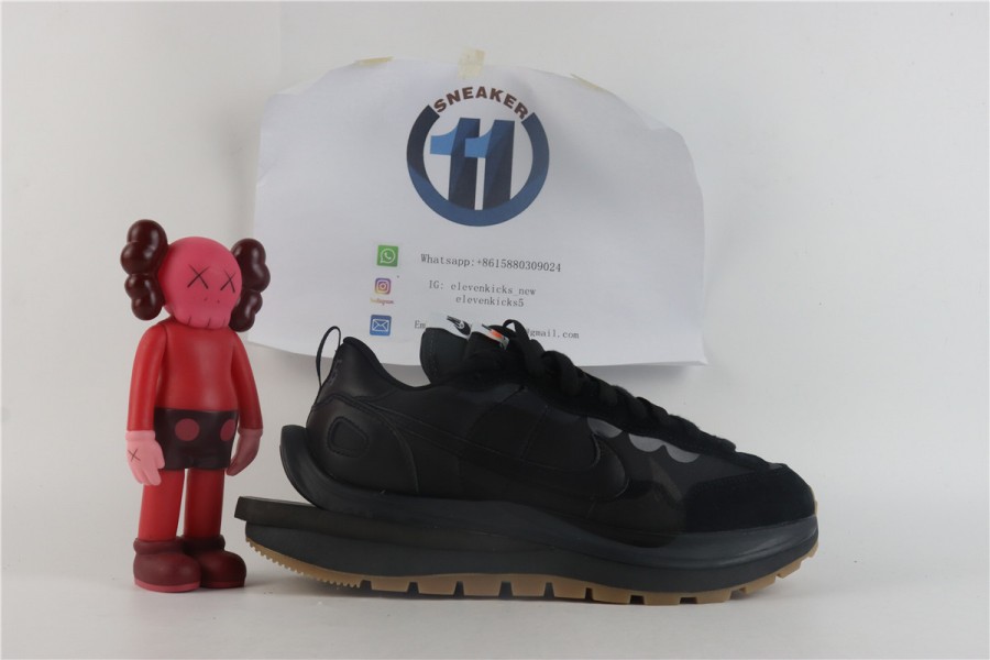 Nike Vaporwaffle sacai Black Gum