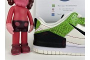Nike Wmns Dunk Low Disrupt 2 Green Snakeskin White