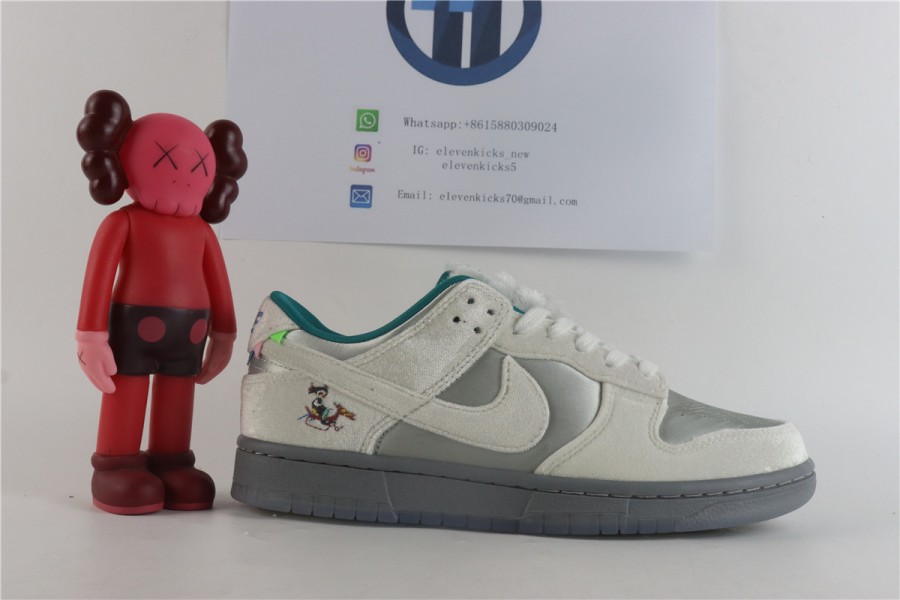 Nike Dunk Low Christmas Ice