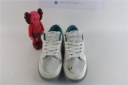 Nike Dunk Low Christmas Ice