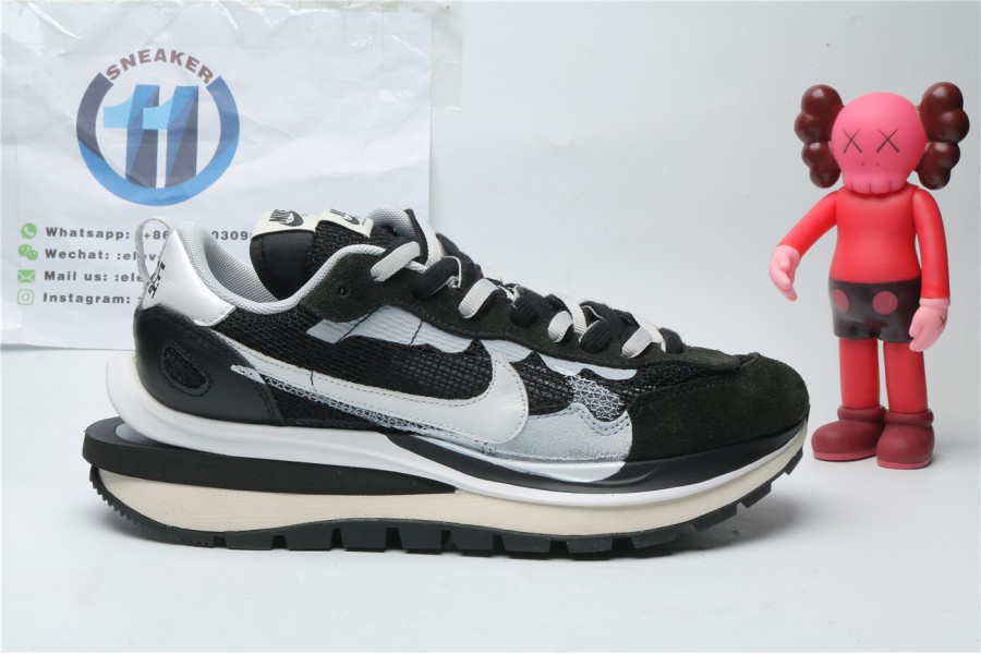 Nike Vaporwaffle sacai Black White