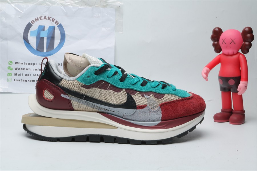 Nike X Sacai VaporWaffle  Red Neptune Green