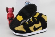 The NIKE SB DUNK HIGH PRO Maize   Black