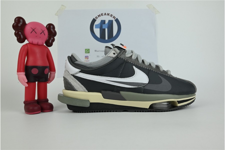 NIKE SACAI