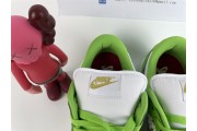 Nike SB Dunk Low Supreme Stars Mean Green